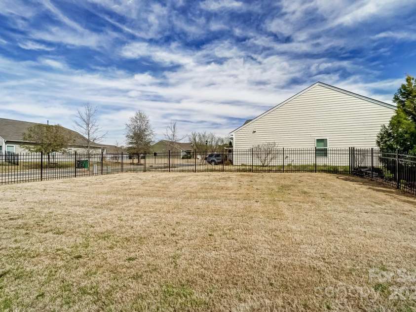 11203 Chapeclane Road, Charlotte, NC 28278.  MLS# CAR4235589, YatesRealty ID 19484. 