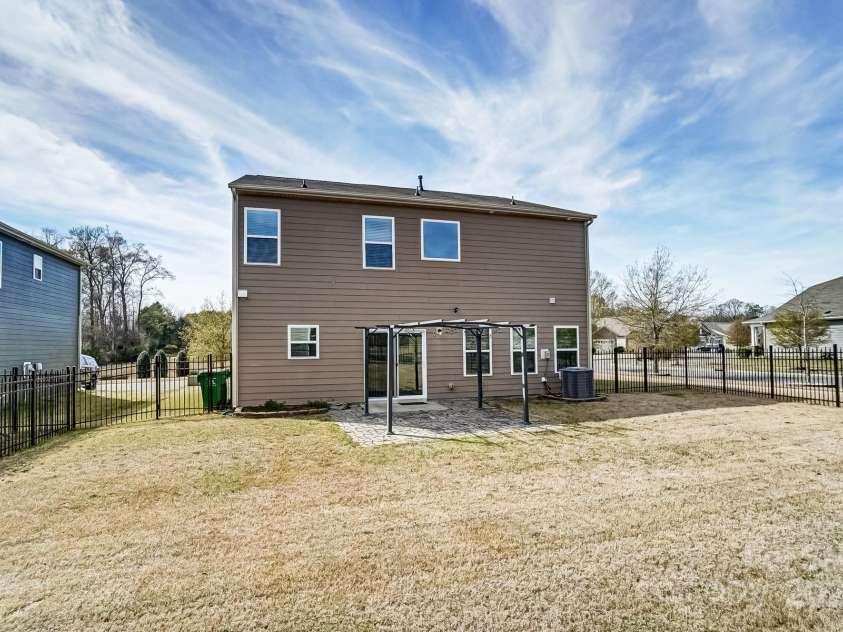11203 Chapeclane Road, Charlotte, NC 28278.  MLS# CAR4235589, YatesRealty ID 19484. 