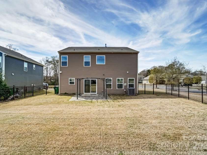 11203 Chapeclane Road, Charlotte, NC 28278.  MLS# CAR4235589, YatesRealty ID 19484. 