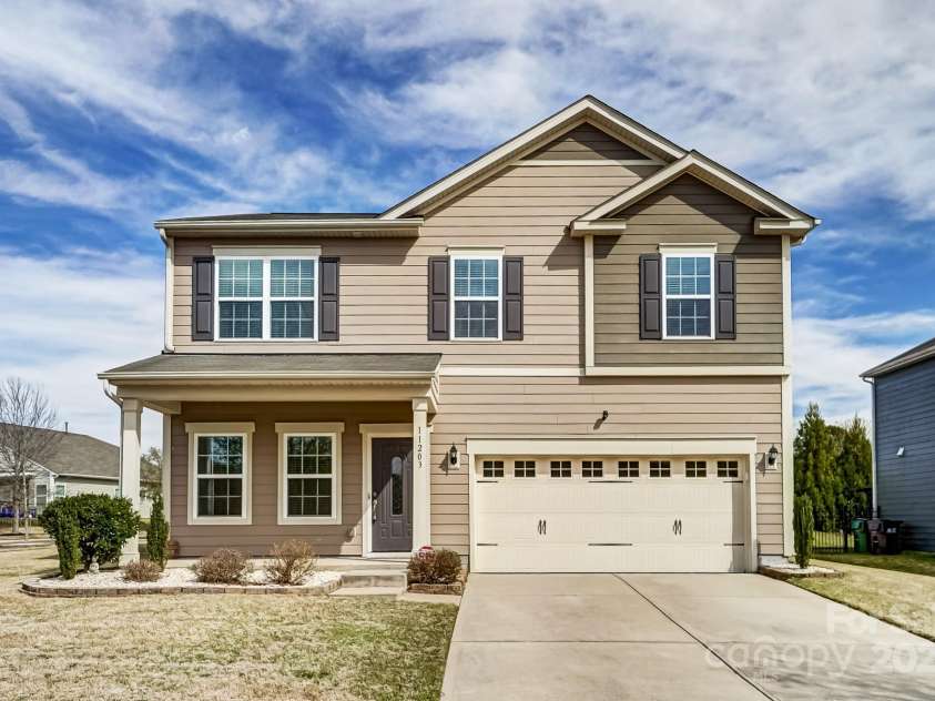 11203 Chapeclane Road, Charlotte, NC 28278.  MLS# CAR4235589, YatesRealty ID 19484. 