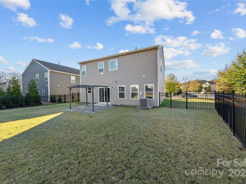 11203 Chapeclane Road, Charlotte, NC 28278.  MLS# CAR4235589, YatesRealty ID 19484. 