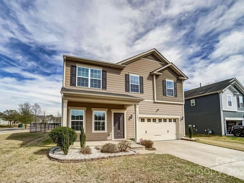 11203 Chapeclane Road, Charlotte, NC 28278.  MLS# CAR4235589, YatesRealty ID 19484. Corner Lot