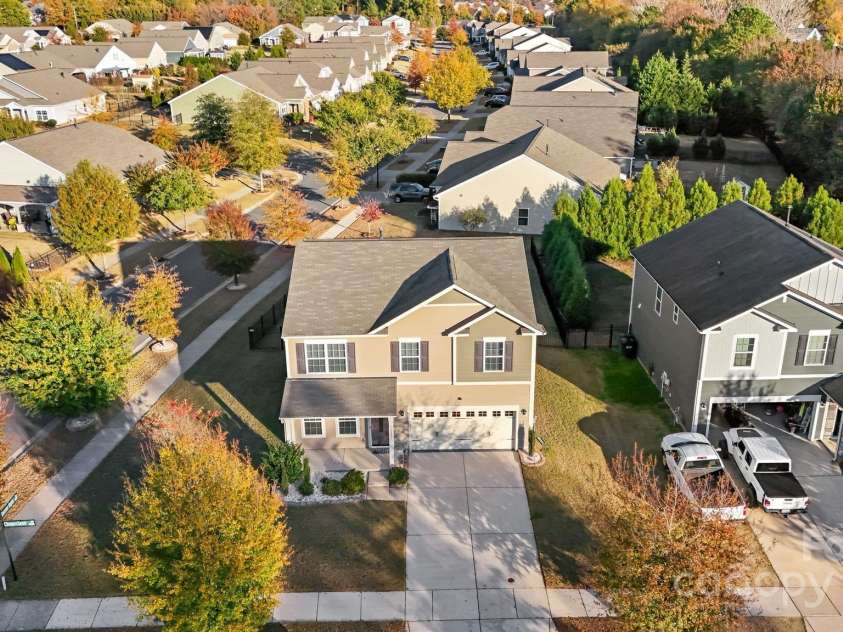 11203 Chapeclane Road, Charlotte, NC 28278.  MLS# CAR4235589, YatesRealty ID 19484. Corner Lot