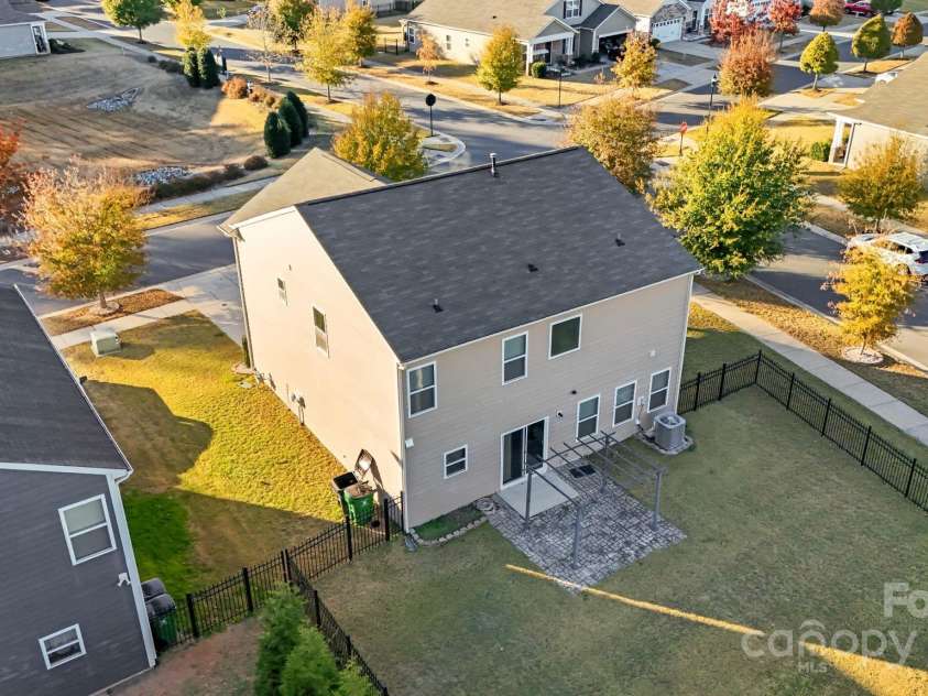 11203 Chapeclane Road, Charlotte, NC 28278.  MLS# CAR4235589, YatesRealty ID 19484. Fenced In Backyard