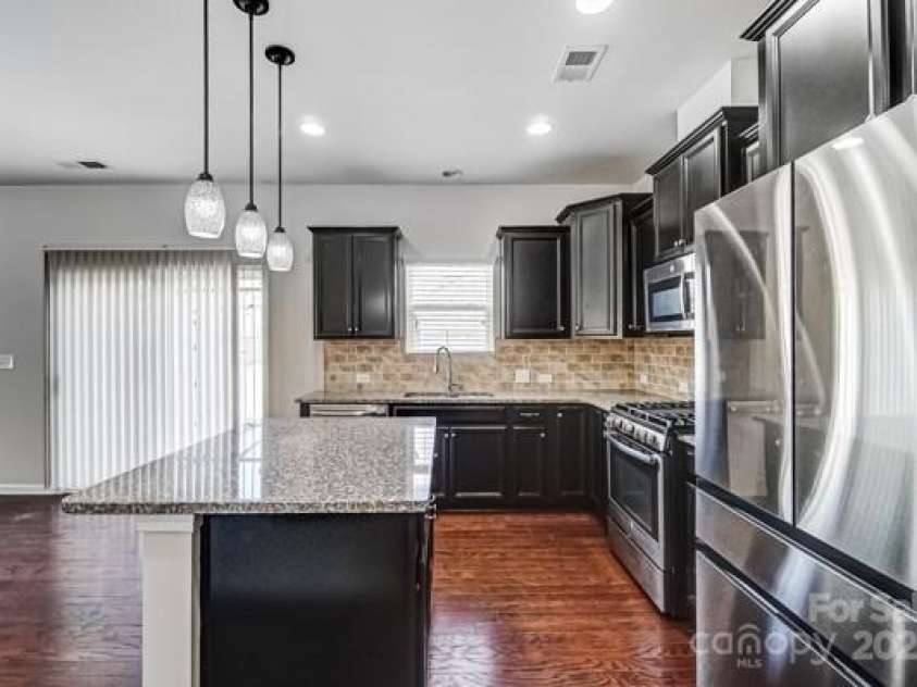 11203 Chapeclane Road, Charlotte, NC 28278.  MLS# CAR4235589, YatesRealty ID 19484. Refrigerator Conveys