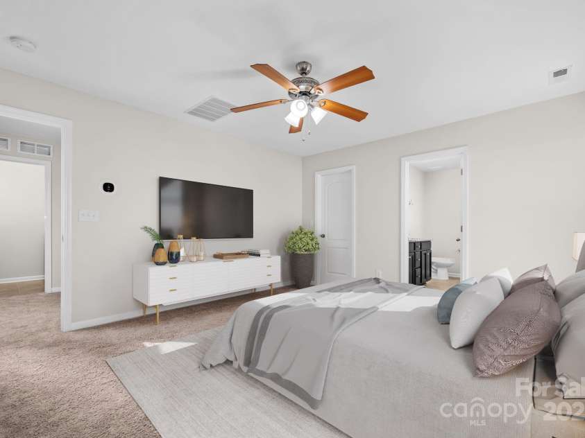 11203 Chapeclane Road, Charlotte, NC 28278.  MLS# CAR4235589, YatesRealty ID 19484. Virtually Staged