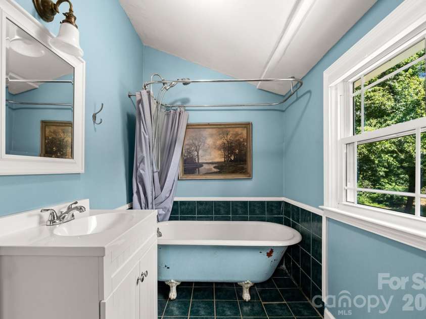 334 Greenville Street, Saluda, NC 28773.  MLS# CAR4283368, YatesRealty ID 19484. 