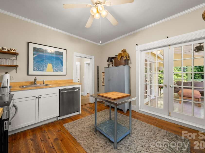 334 Greenville Street, Saluda, NC 28773.  MLS# CAR4283368, YatesRealty ID 19484. 