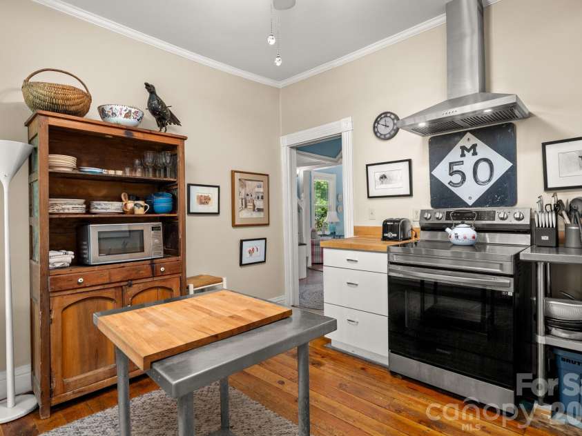 334 Greenville Street, Saluda, NC 28773.  MLS# CAR4283368, YatesRealty ID 19484. 