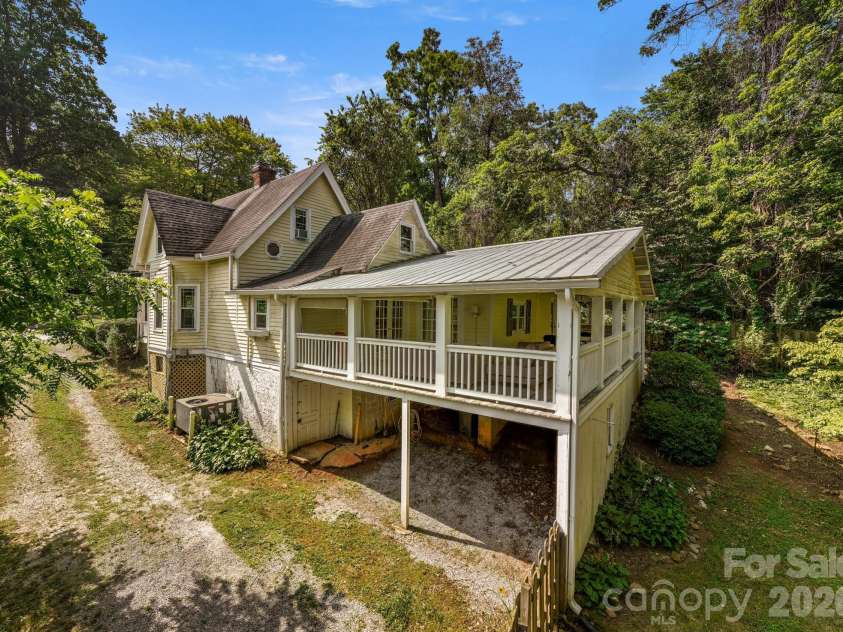 334 Greenville Street, Saluda, NC 28773.  MLS# CAR4283368, YatesRealty ID 19484. 