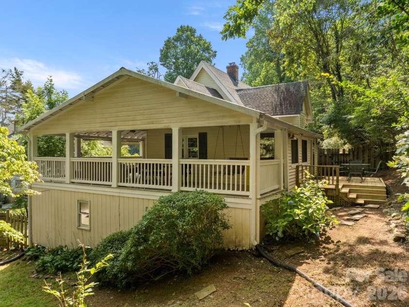 334 Greenville Street, Saluda, NC 28773.  MLS# CAR4283368, YatesRealty ID 19484. 