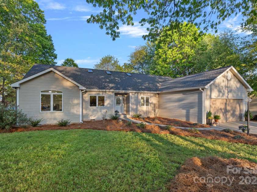 300 Yacht Road, Mooresville, NC 28117.  MLS# CAR4244901, YatesRealty ID 19486. 