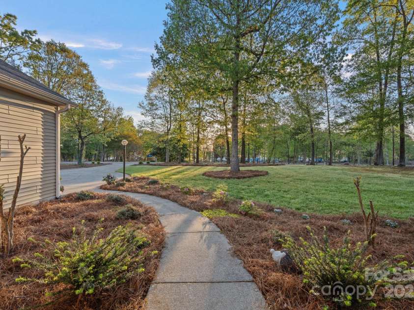 300 Yacht Road, Mooresville, NC 28117.  MLS# CAR4244901, YatesRealty ID 19486. 