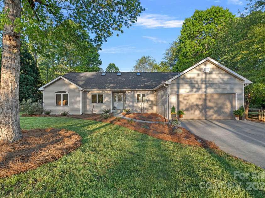 300 Yacht Road, Mooresville, NC 28117.  MLS# CAR4244901, YatesRealty ID 19486. 