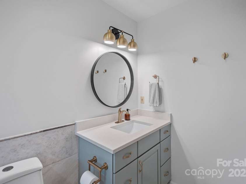 300 Yacht Road, Mooresville, NC 28117.  MLS# CAR4244901, YatesRealty ID 19486. Dual Vanities