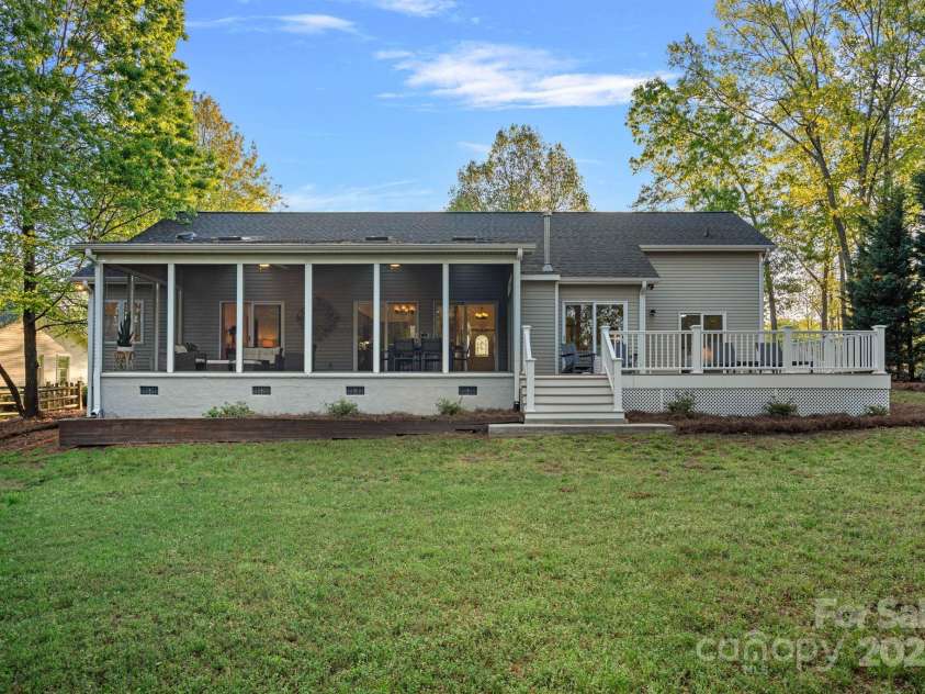 300 Yacht Road, Mooresville, NC 28117.  MLS# CAR4244901, YatesRealty ID 19486. Flat yard