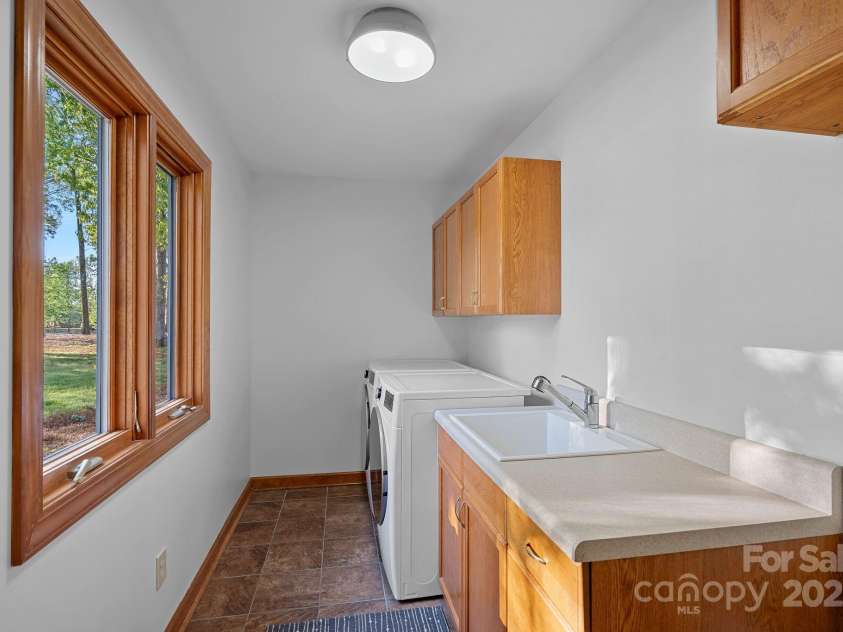 300 Yacht Road, Mooresville, NC 28117.  MLS# CAR4244901, YatesRealty ID 19486. Laundry Room