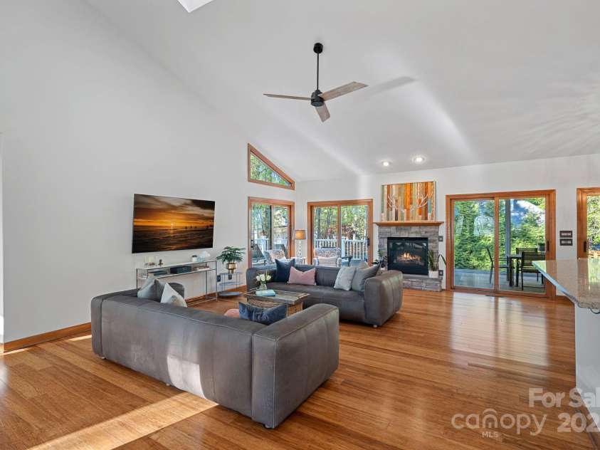 300 Yacht Road, Mooresville, NC 28117.  MLS# CAR4244901, YatesRealty ID 19486. Mid Century Modern