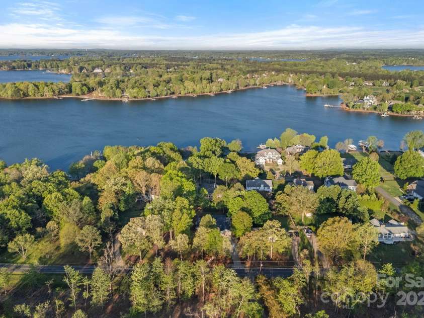 300 Yacht Road, Mooresville, NC 28117.  MLS# CAR4244901, YatesRealty ID 19486. Neighborhood Park with Fire pit & Paddle Board Storage