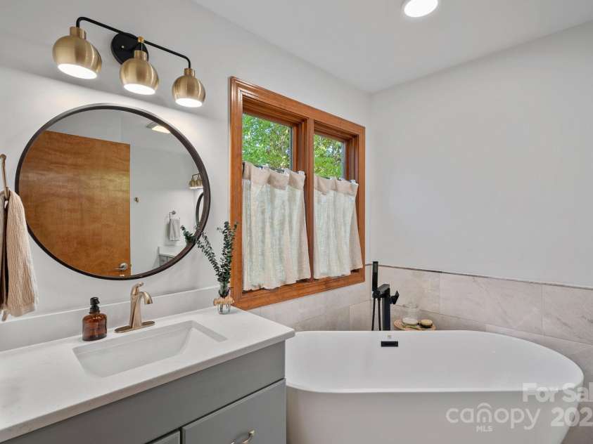 300 Yacht Road, Mooresville, NC 28117.  MLS# CAR4244901, YatesRealty ID 19486. Updated Primary Bathroom
