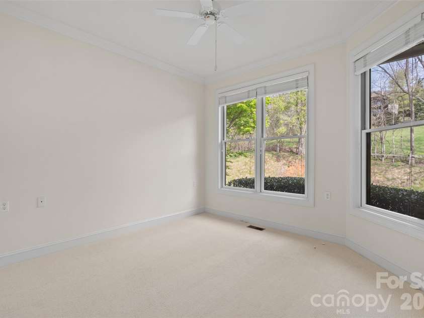 134 Augusta Circle, Waynesville, NC 28786.  MLS# CAR4367921, YatesRealty ID 19487. Front main-level bedroom