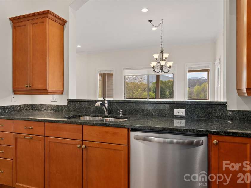 134 Augusta Circle, Waynesville, NC 28786.  MLS# CAR4367921, YatesRealty ID 19487. Kitchen