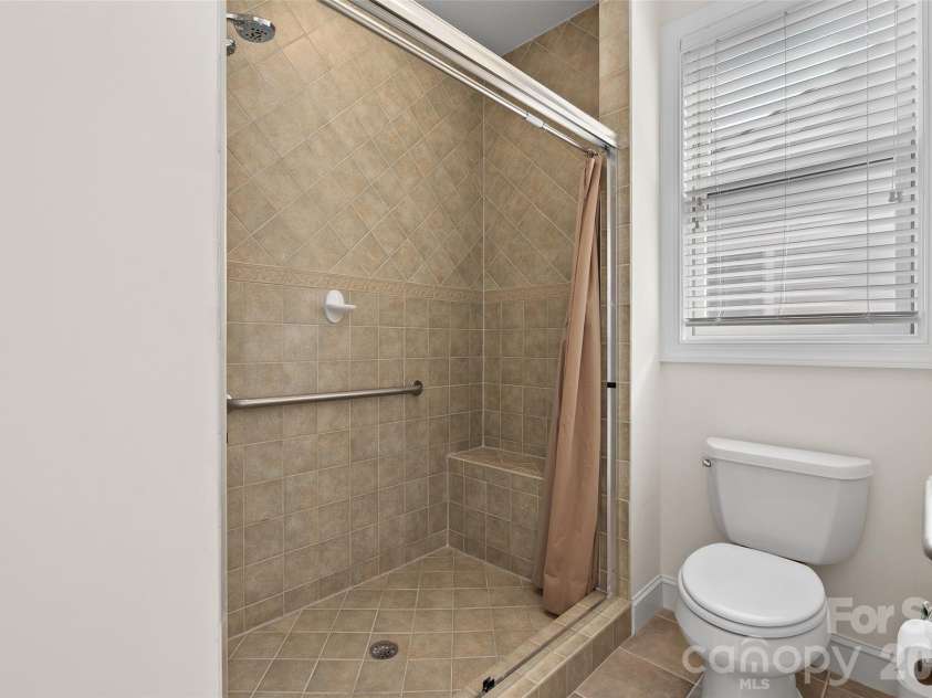 134 Augusta Circle, Waynesville, NC 28786.  MLS# CAR4367921, YatesRealty ID 19487. Primary bath