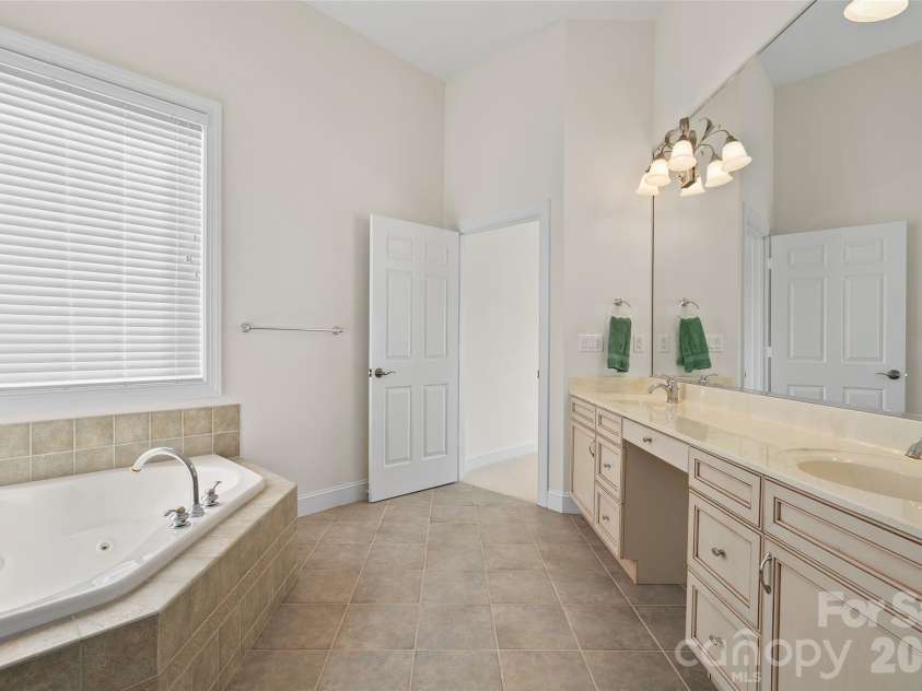134 Augusta Circle, Waynesville, NC 28786.  MLS# CAR4367921, YatesRealty ID 19487. Primary bath/suite