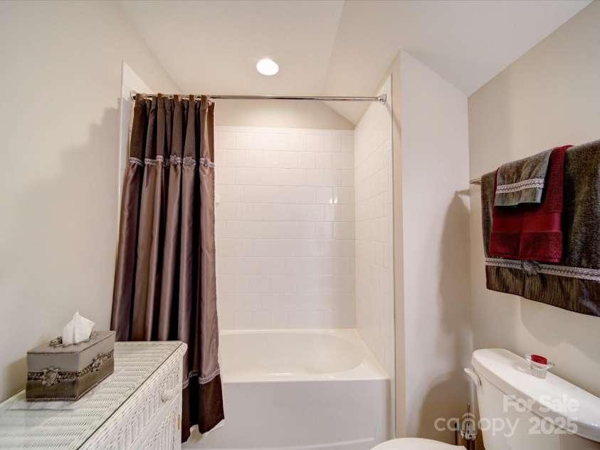 2306 Wesley Landing Road, Waxhaw, NC 28173.  MLS# CAR4248905, YatesRealty ID 19487. 2nd Floor  Shower/Bath combo