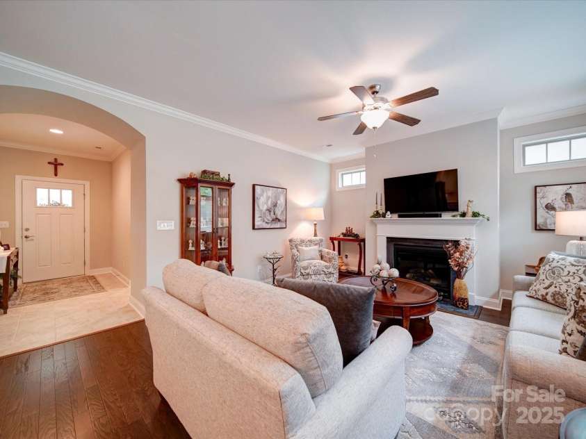 2306 Wesley Landing Road, Waxhaw, NC 28173.  MLS# CAR4248905, YatesRealty ID 19487. A gracious LR from the entry