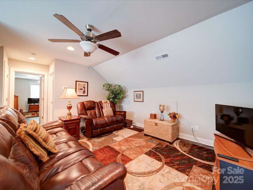 2306 Wesley Landing Road, Waxhaw, NC 28173.  MLS# CAR4248905, YatesRealty ID 19487. Bonus Sitting Room