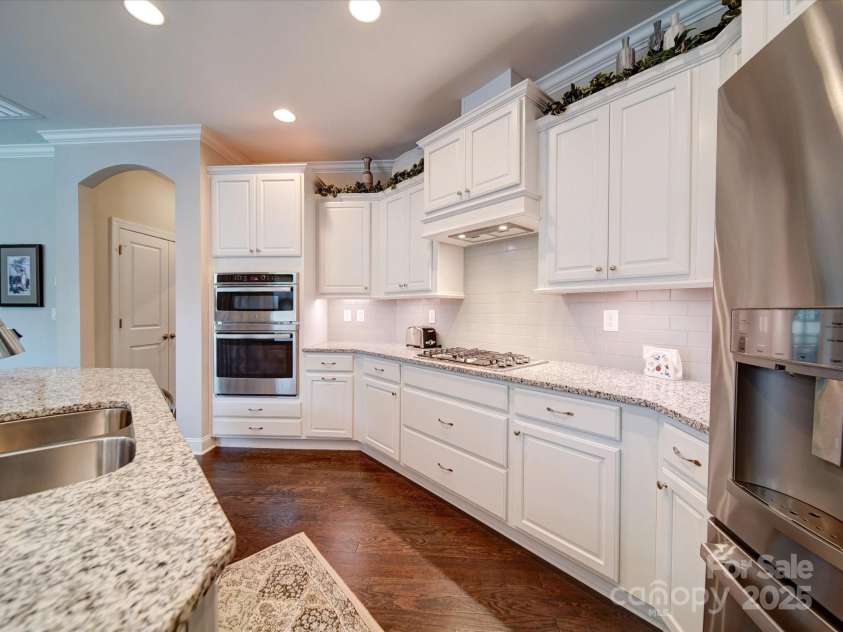 2306 Wesley Landing Road, Waxhaw, NC 28173.  MLS# CAR4248905, YatesRealty ID 19487. Gourmet Kitchen
