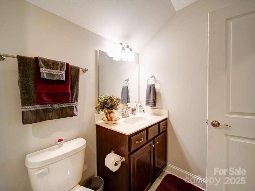 2306 Wesley Landing Road, Waxhaw, NC 28173.  MLS# CAR4248905, YatesRealty ID 19487. Upstairs Bath