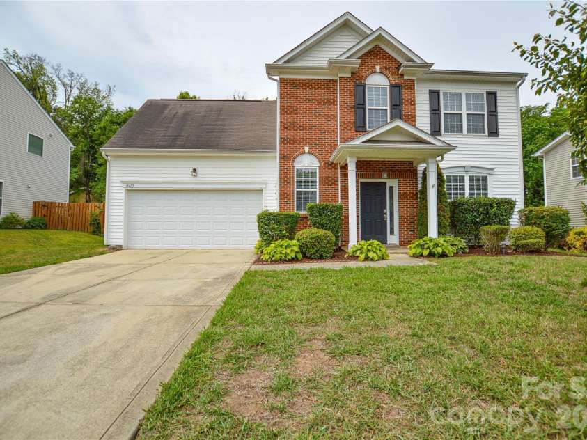 16410 Greybriar Forest Lane, Charlotte, NC 28278.  MLS# CAR4376519, YatesRealty ID 19488. 