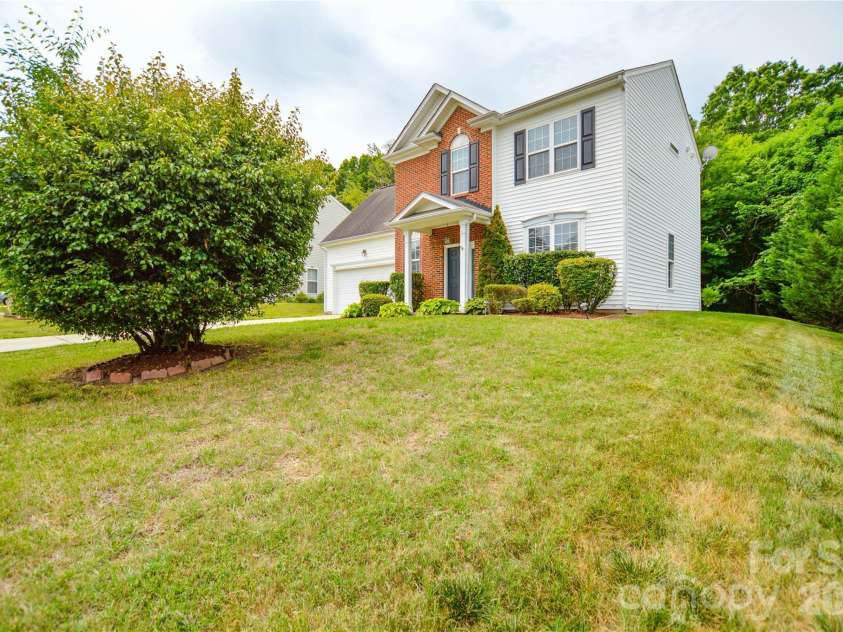 16410 Greybriar Forest Lane, Charlotte, NC 28278.  MLS# CAR4376519, YatesRealty ID 19488. 