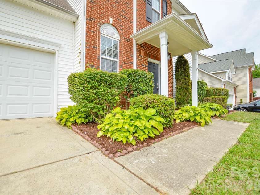 16410 Greybriar Forest Lane, Charlotte, NC 28278.  MLS# CAR4376519, YatesRealty ID 19488. 