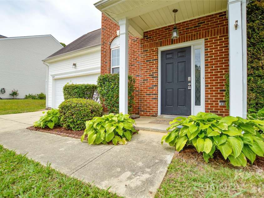 16410 Greybriar Forest Lane, Charlotte, NC 28278.  MLS# CAR4376519, YatesRealty ID 19488. 