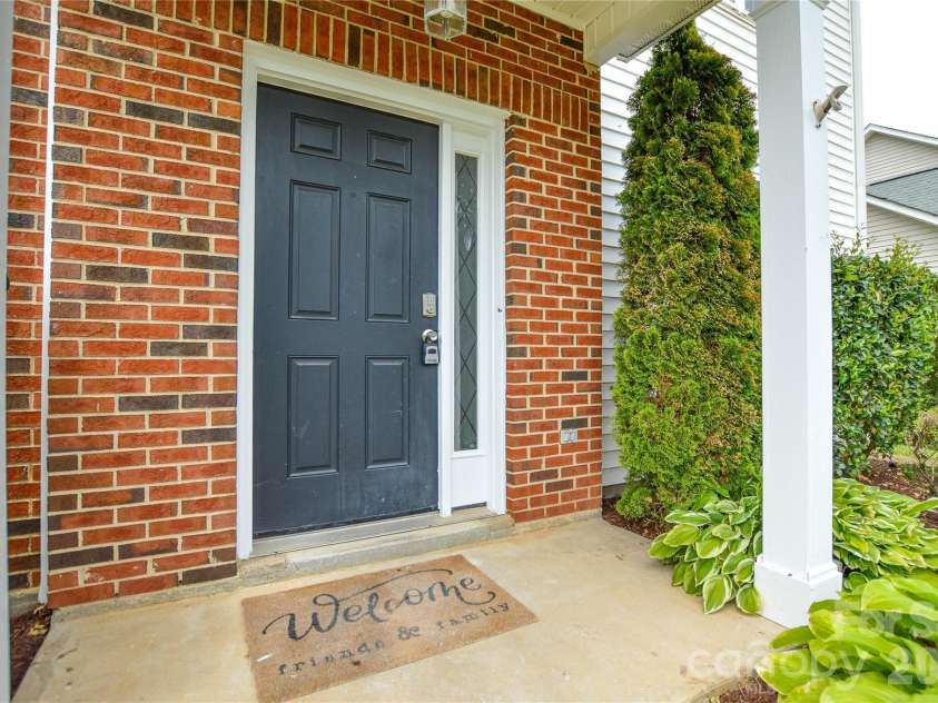 16410 Greybriar Forest Lane, Charlotte, NC 28278.  MLS# CAR4376519, YatesRealty ID 19488. 