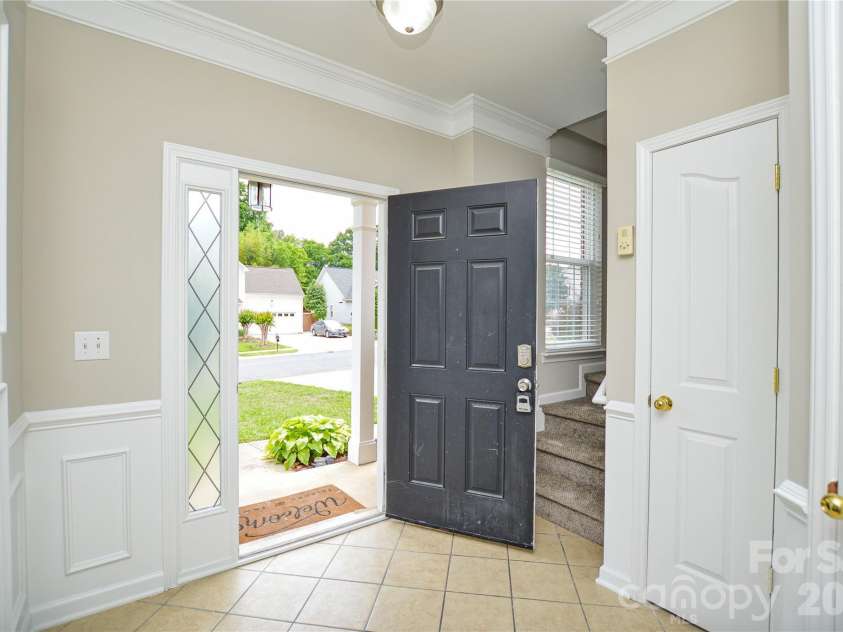 16410 Greybriar Forest Lane, Charlotte, NC 28278.  MLS# CAR4376519, YatesRealty ID 19488. 