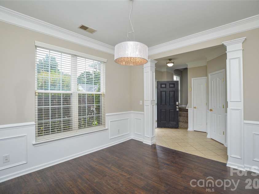 16410 Greybriar Forest Lane, Charlotte, NC 28278.  MLS# CAR4376519, YatesRealty ID 19488. 