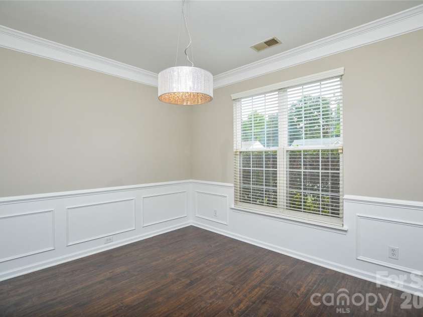 16410 Greybriar Forest Lane, Charlotte, NC 28278.  MLS# CAR4376519, YatesRealty ID 19488. 