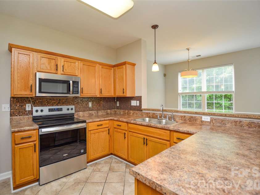 16410 Greybriar Forest Lane, Charlotte, NC 28278.  MLS# CAR4376519, YatesRealty ID 19488. 