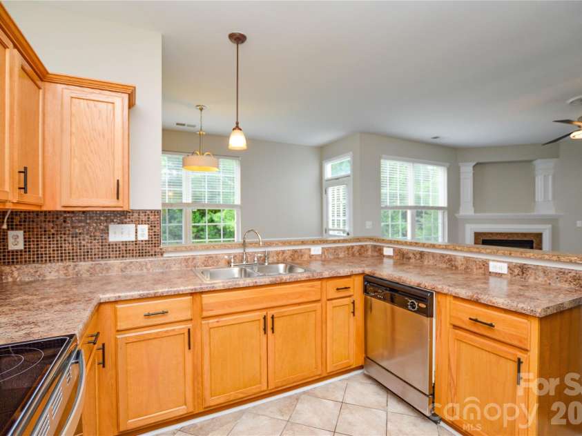 16410 Greybriar Forest Lane, Charlotte, NC 28278.  MLS# CAR4376519, YatesRealty ID 19488. 