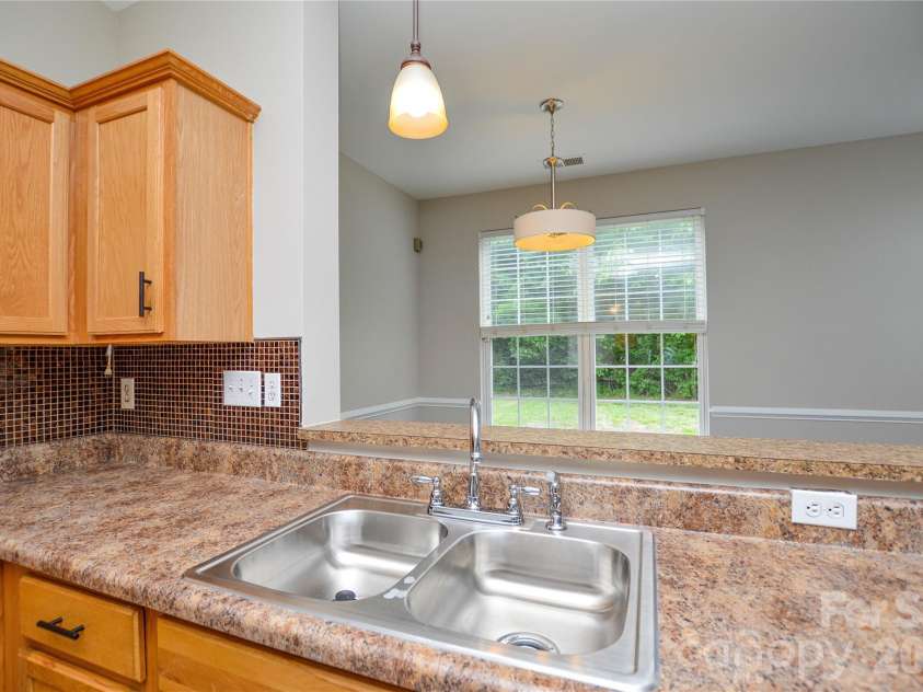 16410 Greybriar Forest Lane, Charlotte, NC 28278.  MLS# CAR4376519, YatesRealty ID 19488. 