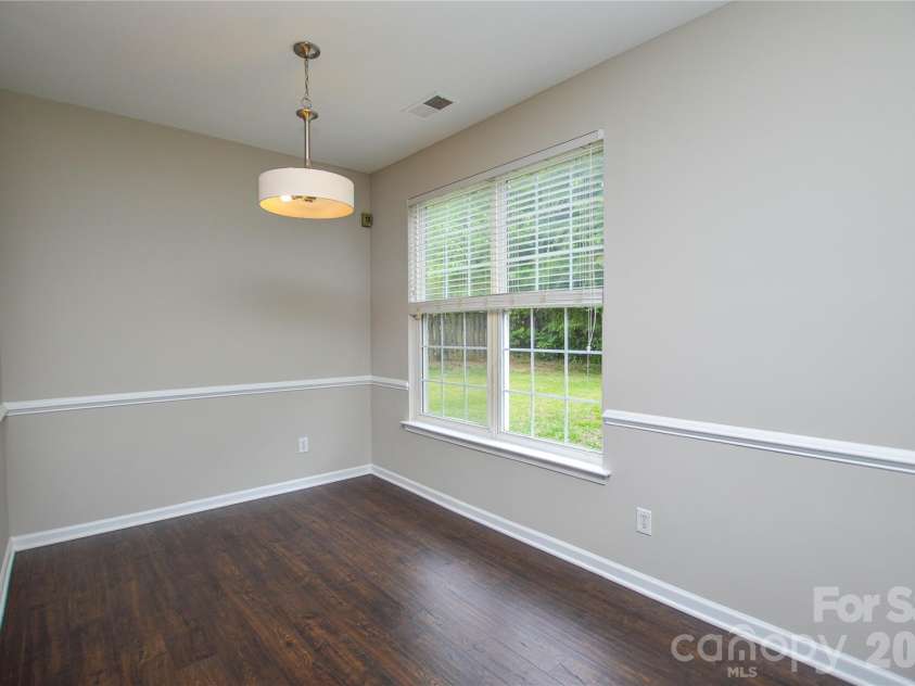 16410 Greybriar Forest Lane, Charlotte, NC 28278.  MLS# CAR4376519, YatesRealty ID 19488. 
