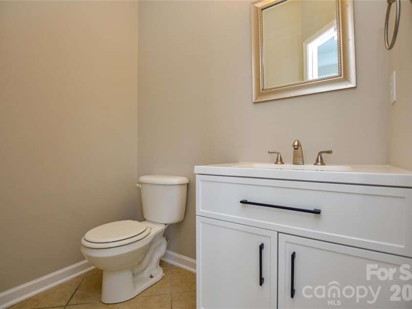 16410 Greybriar Forest Lane, Charlotte, NC 28278.  MLS# CAR4376519, YatesRealty ID 19488. 