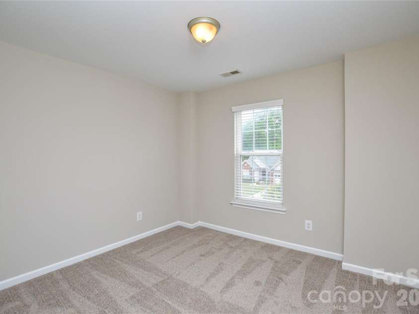 16410 Greybriar Forest Lane, Charlotte, NC 28278.  MLS# CAR4376519, YatesRealty ID 19488. 