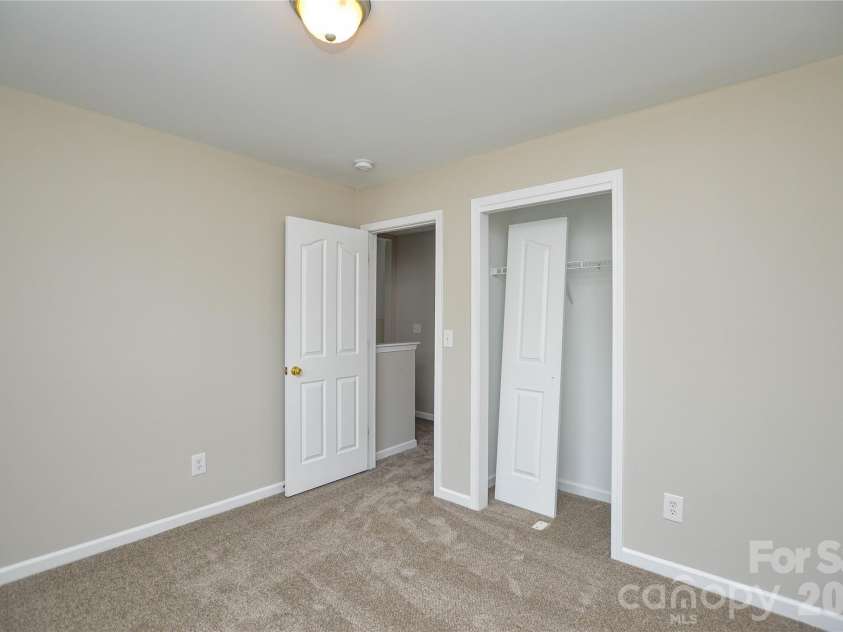 16410 Greybriar Forest Lane, Charlotte, NC 28278.  MLS# CAR4376519, YatesRealty ID 19488. 