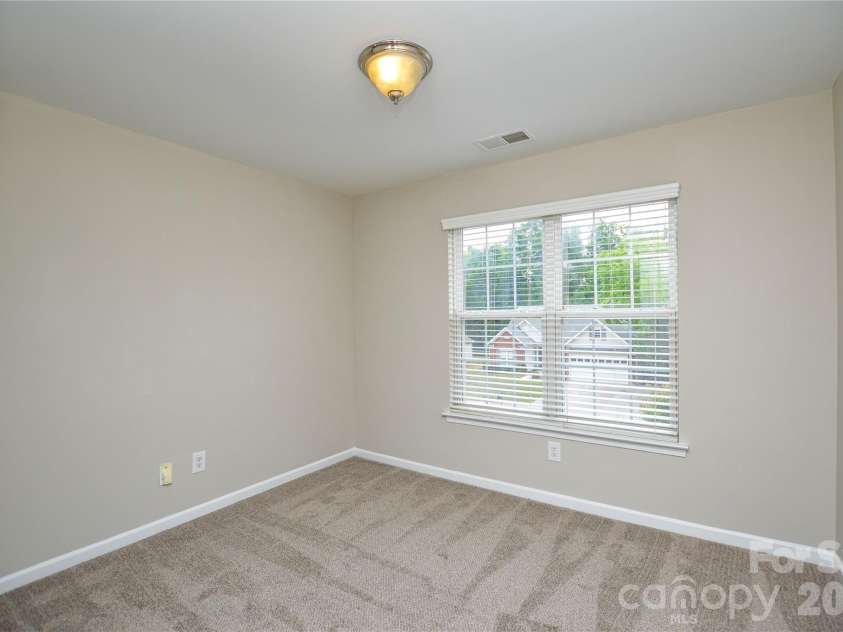 16410 Greybriar Forest Lane, Charlotte, NC 28278.  MLS# CAR4376519, YatesRealty ID 19488. 