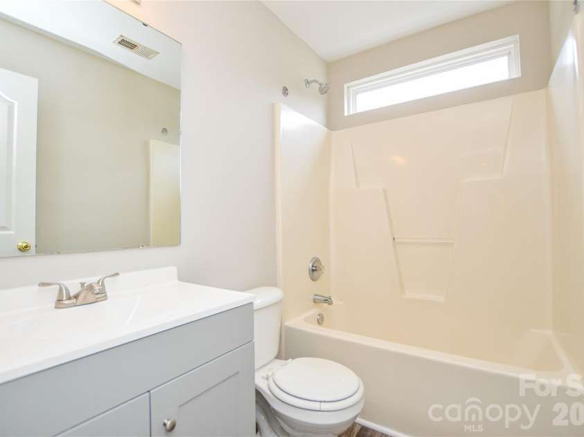 16410 Greybriar Forest Lane, Charlotte, NC 28278.  MLS# CAR4376519, YatesRealty ID 19488. 